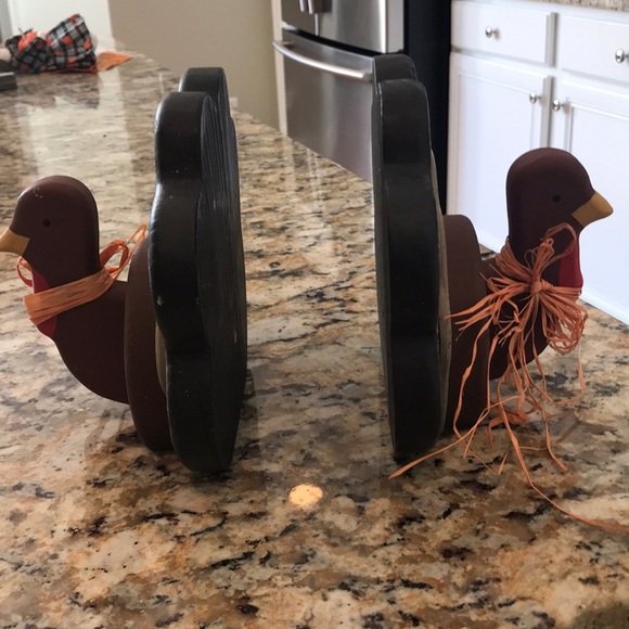 Wooden hand painted decorative turkeys - Picture 4 of 7